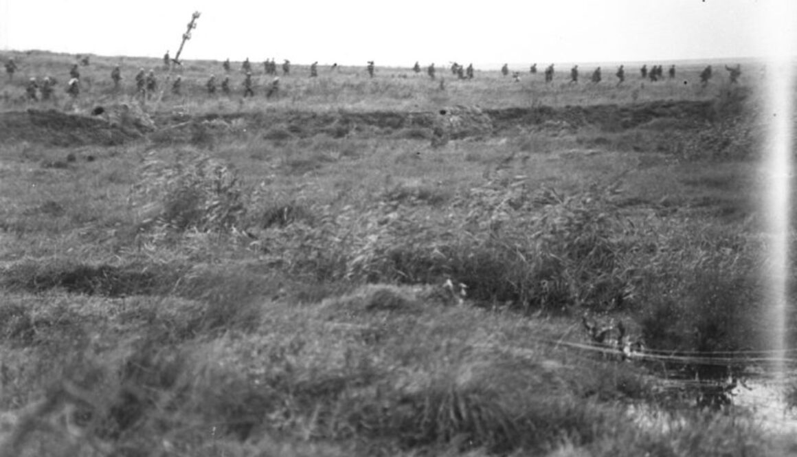 23_Canadians advancing on Remy. Advance of Arras. August, 1918